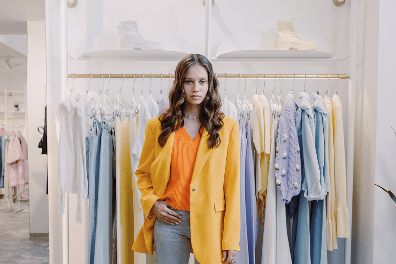 How To Find Wholesale Clothing Distributors in 2023?